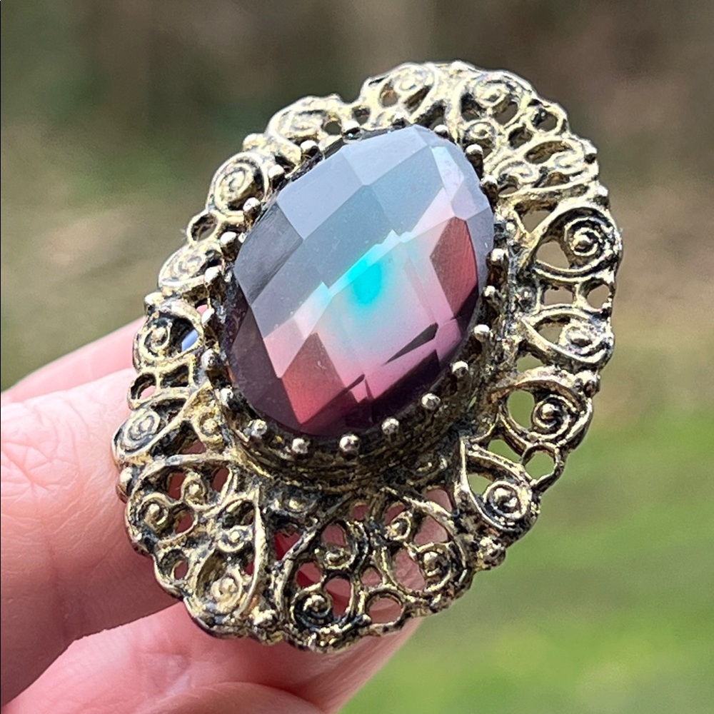RARE VTG Faceted Oval Sappharine Color Changing Glass Ornate Gold Tone Brooch - Picture 11 of 11